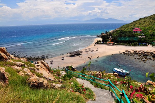 Hòn đảo có bãi tắm đôi độc đáo ở Nha Trang